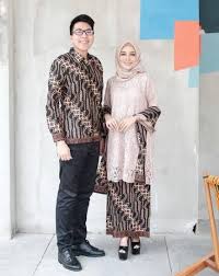 Cek 30+ model baju kondangan kekinian 2019 disini. 7 Padu Padan Model Baju Pesta Untuk Couple Kembaran Womantalk