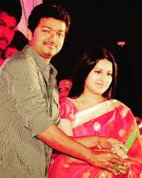 While thalapathy vijay is here with his wife sangeetha and daughter divya saasha, his elder son jason sanjay is pursuing a course in filmmaking in canada. Vijay Wife 10 Galvanizing Pictures Reviewit Pk