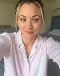 I'm in love with someone, and I don't know why he's gone silent. Please,  darling, when you see this, just send me a message.🥰❤️