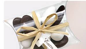 Fleurs de dragées vous offre l'embarra du choix pour vous permettre de trouver la boite dragées baptême originale que vous souhaitez apporter à l'occasion de la célébration du baptême de votre enfant. Dragees Communion Boite A Dragee Communion Dragee Pour Communion Contenants Dragee Comunion