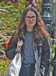 Being out of the spotlight during the pandemic has taught keira knightley to reevaluate her priorities. Keira Knightley Steps Out With Husband James Righton After Submitting Documents To Drop Surname Geeky Craze