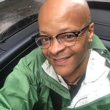 Back behind the decks here, practicing my beat juggling again. Continuing  to hone some turntablisim skills here 🎶