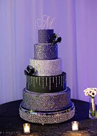 Black And Silver Wedding Cake Ideas De Tre Overste Lagene Silver Wedding Cake Wedding Cake Designs Black Wedding Cakes