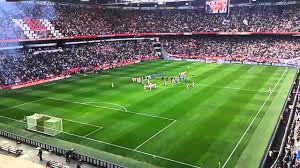 Ook fijn dat je alleen puma logo erop hebt staan en niet net als bij ajax de drie strepen van adidas. Ajax Psv Atmosphere In The Amsterdam Arena Youtube