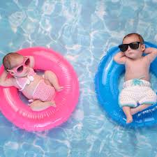 Die meisten bäder bieten babyschwimmkurse ab einem alter von sechs bis acht. Ab Wann Kann Man Mit Dem Baby Schwimmen Gehen Fit For Fun Wissen
