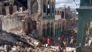 El terremoto principal fue posterior a una larga serie de terremotos previos, que comenzaron con un temblor de 7,2 m w el día 9 de marzo de 2011, aproximadamente a 40 kilómetros de distancia de donde se produjo el terremoto del 11 de marzo, y seguido de otros tres el mismo día de la catástrofe que excedieron los 6 m w de magnitud. Sjg0yve2suk7bm