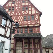 Eine kirche, das war früher in jeder hinsicht der mittelpunkt eines ortes oder eines stadtteils und noch dazu der ort, der einer göttlichen figur gewidmet war. 05 Halt Altestes Fachwerkhaus Der Altstadt Cityring Limburg