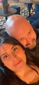 Hi I'm Dave. I was diagnosed RRMS in 2013. My neurologist is certain that  I've had MS since I was 16. In this picture is my fiancée, Alexia, who also  has RRMS.