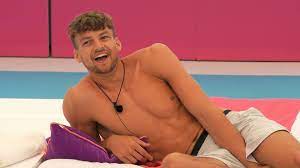 Love Island Fans Confused By Islander S Pieing Off Excuse