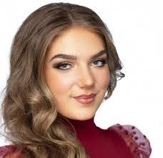 Elizabeth Kizer's Instagram, Twitter & Facebook