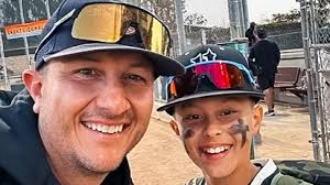 Kristen Cain (@JustcallmeHobbs)