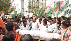 Mangalore Today | Latest main news of mangalore, udupi - Page Mangaluru- Congress-stages-protest-over-pothole-death-attempts-siege-of-NHAI-office