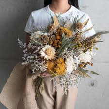 Dried Flower Bouquet In 2020 Dried Flower Bouquet Dried Flower Arrangements Flower Arrangements