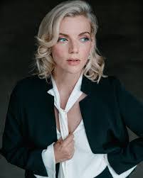 Kara Cheney's Instagram, Twitter & Facebook