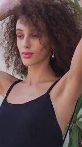 Kimberly Langer's Instagram, Twitter & Facebook