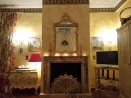 De mooiste kussens, plaids, poefjes en loungestoelen in exclusieve stoffen en hippe accessoires voor je keuken koop je hier online. Particolari Camera Della Sposa Picture Of B B La Maison Boutique Desenzano Del Garda Tripadvisor