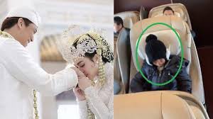 Upload your creations for people to see, favourite and share. Tak Hanya Keluarga Syahrini Dan Reino Barack Bulan Madu Ajak Art Ini Sikap Sang Majikan Halaman All Tribunstyle Com