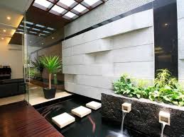 Kalau taman minimalis depan rumah memang cukup luas dan dekat teras rumah, kamu bisa memasang tanaman gantung. 45 Desain Dan Model Taman Minimalis Belakang Rumah Modern