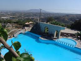 Las habitaciones de los huéspedes ofrecen servicios como frigorífico, aire. Hotel Arolithos Traditional Cretan Village Arolithos Kreta Hotelopia