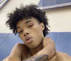 Only barbershop in area with a 4 person wait on a wednesday afternoon. Pin On Ukmensbbnews