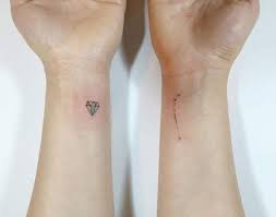 韓國 極簡迷你刺青 宇宙行星也可以放進你的耳朵裡 圖片20 minimalist tattoo minimal tattoo tattoos