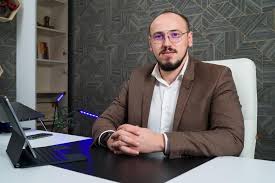 Asta nu înseamnă că nu mai văzusem scriitori pe viu, cu prilejul diverselor evenimente culturale, dar asta se întâmpla de la distanță, mai mare sau mai mică, și fără a schimba vreo vorbă sau măcar un salut. Podcast O NouÄƒ AplicaÈ›ie De ProgramÄƒri Pentru Saloanele De InfrumuseÈ›are InvestiÈ›ia IniÈ›ialÄƒ Este De 100k Euro