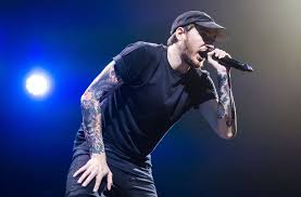 German rapper casper, who fuses hardcore, punk rock and emo with hip hop, was one of the earliest artists to use the term emo rapper to describe themselves (albeit the term was applied to him prior and he simply accepted it), as is evident by a 2009 interview. Casper In Der Stuttgarter Schleyerhalle Ich Will Hier Jeden Einzelnen Springen Sehen Kultur Stuttgarter Zeitung