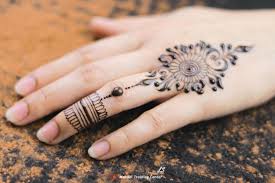 Henna merupakan salah satu tanaman tertua yang dimanfaatkan sebagai kosmetik dan tentu sangat aman digunakan. 12 1 Henna St Warrnambool Ideas Henna New Mehndi Designs Latest Mehndi Designs