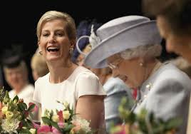 The couple met at a tennis event in 1993 and married at st. Queen Elizabeth Treated Sophie Countess Of Wessex Differently From Princess Diana Sarah
