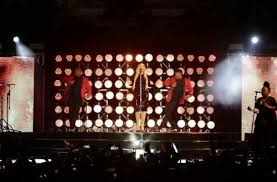 Selain diberikan nafas baru dengan. Mariah Carey Bius Penonton Di Borobudur Symphony Pecah Banget Bagian 1 Guideku Com