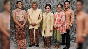 Dian sastro yang menikah di tahun 2010 dengan indraguna sutowo ini telah dikaruniai dua anak jarang tampil di media sosial dengan suami, ternyata dian sastro dan indraguna sutowo sering. Vbllfifyok6tum