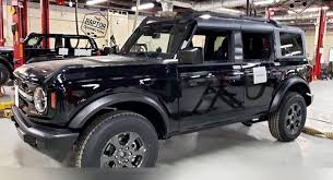Maybe you would like to learn more about one of these? Full Size 2021 Ford Bronco Exposed Again With New Leaked Photos Carscoops