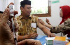 Suntikan typhoid hanya boleh diberikan oleh pegawai perubatan yang bertauliah. Pentingnya Vaksinasi Umroh Untuk Ibadah Yang Sehat Prosehat