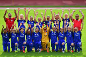 Das logo ist ab sofort auf den stulpen der 1. Fc Luzern Spitzenfussball Frauen