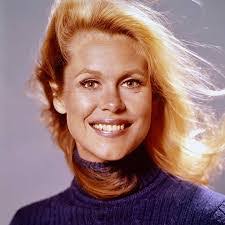 Sandra Straw's Instagram, Twitter & Facebook