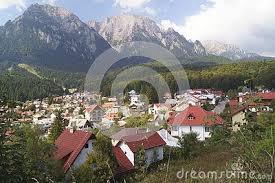 Aici a functionat pana in 1948 o manastire a domnisoarelor engleze paduri de brad cu stanci si rauri cu apa cristalina de munte intregesc peisajul statiunii montane timisul de jos. AdaugÄƒ Pin Pe Peisaje È™i Orase