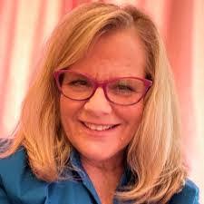 Karen Giovanelli's Instagram, Twitter & Facebook