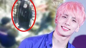 See a recent post on tumblr from @fyjjong about jonghyun. Sebelum Bunuh Diri Jonghyun Shinee Lakukan Hal Ini Di Toko Aksinya Tertangkap Kamera Cctv Pos Kupang