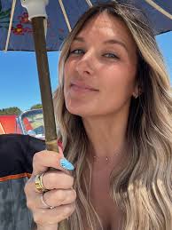 Parents Weekend 2025 dump📚 Aubs & Mom, twins 👯‍♀️ Chico state rose garden  🌹 Bloody Mary time 🥤 Two geeks 😬 Campus views Cotton candy champagne  Art, wine, beer, music walk Goodie