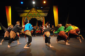 It comes from the javanese word gamel, which means to strike with a. Mengenal Randai Seni Teater Tradisional Sumatera Barat Gps Wisata Indonesia