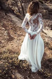 Des américaines proposent de « bousiller » la robe en prenant des photos inoubliables. Robes De Mariee Collection 2020 Caroline Takvorian