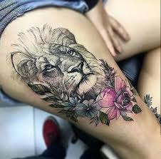 Schone Lowentatowierung Blumentatowierung Farbtatowierung Schwarzweiss Detail Schenkeltato Oberschenkel Tattoos Farbtattoo Oberschenkel Tattoos Fur Frauen