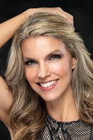 Julie Culwell's Instagram, Twitter & Facebook