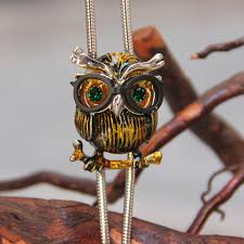 Burung hantu sangat berbeda dengan burung lain hal itu dapat dilihat dari bentuk fisiknya terutama pada bagian matanya yang besar dan menghadap ke depan asli endemik indonesia (pulau jamdena dan pulau kecil di sekitarnya). Desain Asli Stainless Steel Tali Dan Paduan Liontin Burung Hantu Bolo Dasi Untuk Pria Dan Wanita Kepribadian Leher Dasi Fashion Aksesori Wanita Ties Sapu Tangan Aliexpress