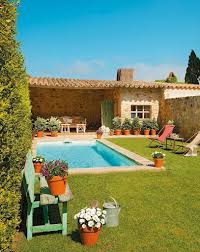 A Tokeletes Nyaralo Harom Evszazad Emlekeivel A Kofalakban Es Gerendakban Lakberendezes Trendmagazin Rustic Vacation Pool Patio Swimming Pools