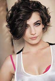 Carre Court Boucle Coupe De Cheveux Carre Court Boucle Coiffures Printemps Ete 2011 Tendances Coiffures Printemps Ete 2011 Coupe De Cheveux Courte Cheveux Courts Cheveux Courts Boucles