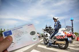 Permisele de conducere se eliberează de către direcția regim permise de conducere și înmatriculare vehicule (în funcție de locul de domiciliu din românia). AnunÅ£ Pentru Soferi Ce Trebuie SÄƒ Stie ConducÄƒtorii Auto Cand Li Se SuspendÄƒ Permisul Impact