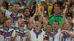Nun hat joachim löw seinen endgültigen kader bekanntgegeben seit der em 2004 war podolski bei allen turnieren der deutschen nationalmannschaft dabei. Adidas Deutschland Trikot Wm 2014 Dfb 11 Klose 19 Gotze 7 Schweinsteiger Heim Weltmeister Weiss Herren S M L Xl Xxl 164cm 176cm Fussball Gunstig Online Kaufen Bestellen Shop Spieler Trikot De Marktplatz Retro Vintage Fussball Trikots