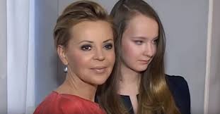 Zobacz gwiazdy bez warkoczy i koków. Justyna Pochanke Zuzanna Ryncarz Lelum Pl