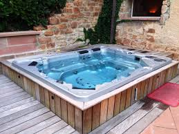 Installer Une Piscine Ou Un Spa Dans Un Petit Jardin Piscine Shop